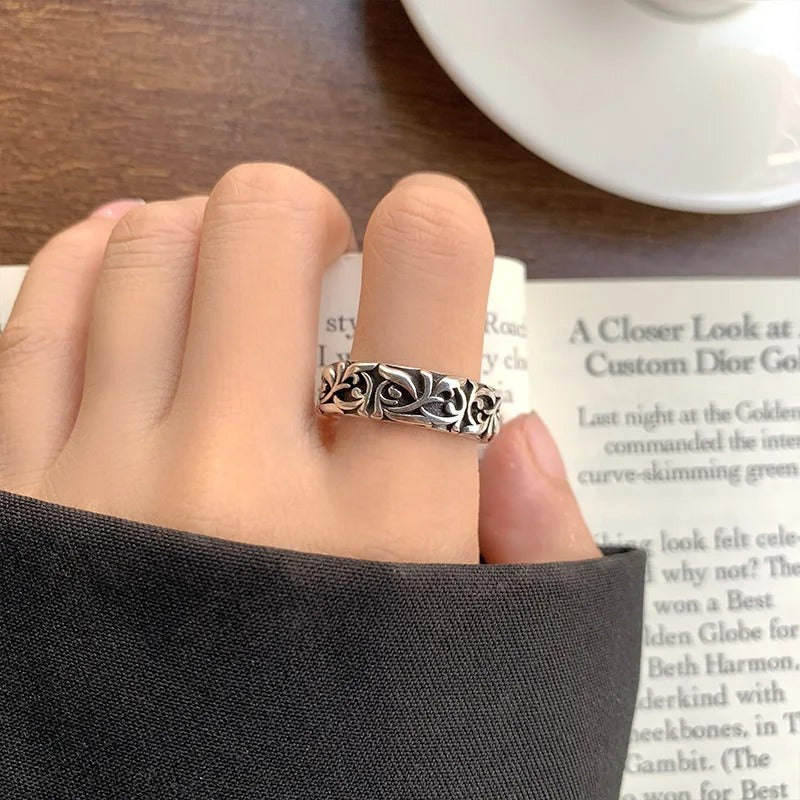 VINTAGE GOTHIC ENGRAVED RING