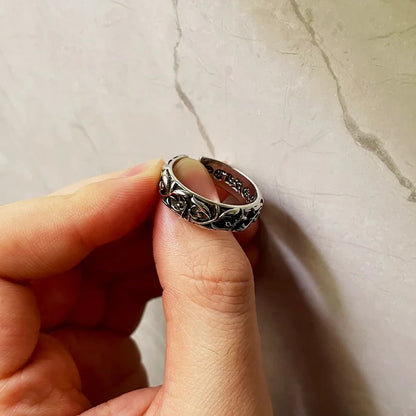 VINTAGE GOTHIC ENGRAVED RING