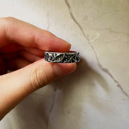 VINTAGE GOTHIC ENGRAVED RING